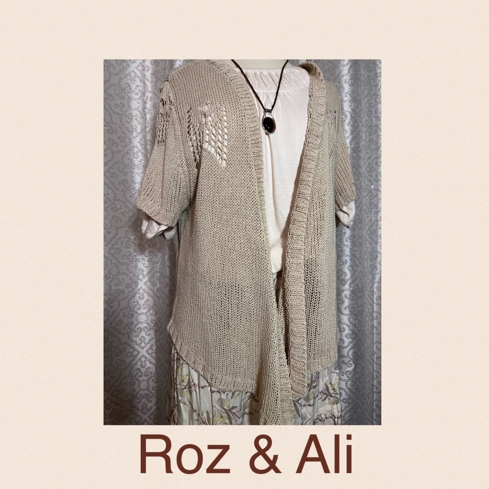 Roz & Ali Tan shorts sleeve knit sweater